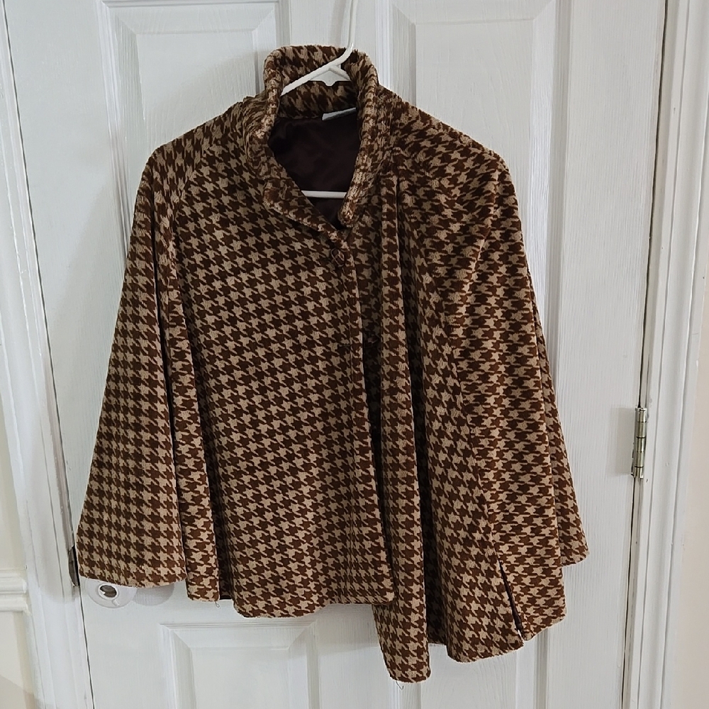 Chic Houndstooth Cape Coat